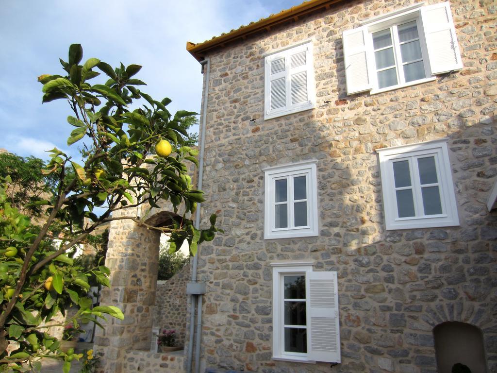Kiki'S Houses Vlichos Hydra  Exteriör bild