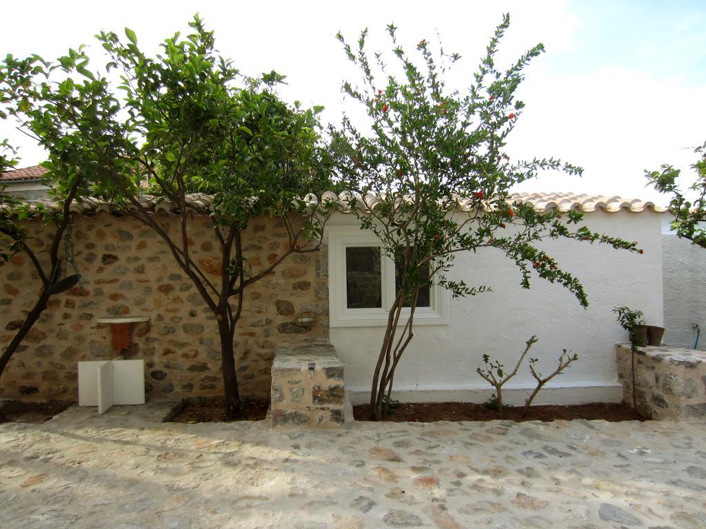 Kiki'S Houses Vlichos Hydra  Exteriör bild
