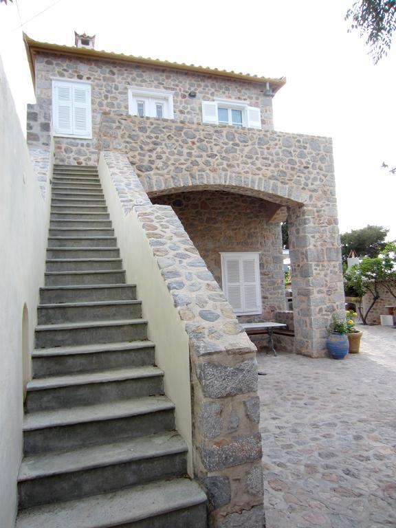 Kiki'S Houses Vlichos Hydra  Exteriör bild