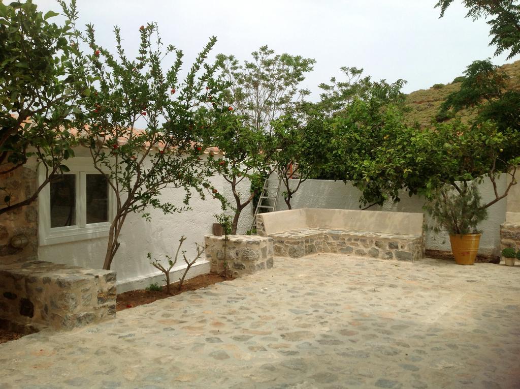 Kiki'S Houses Vlichos Hydra  Exteriör bild